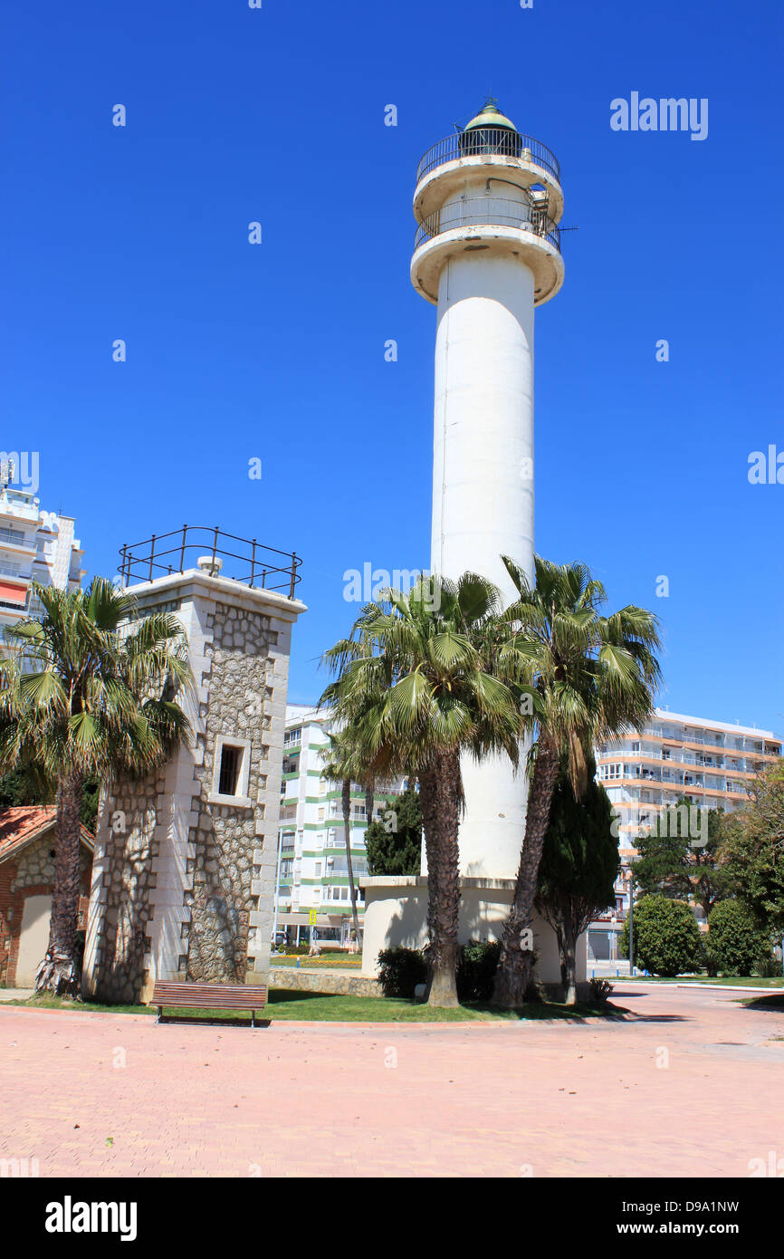 Faro y paseo marítimo de Torre del Mar – Costa del Sol