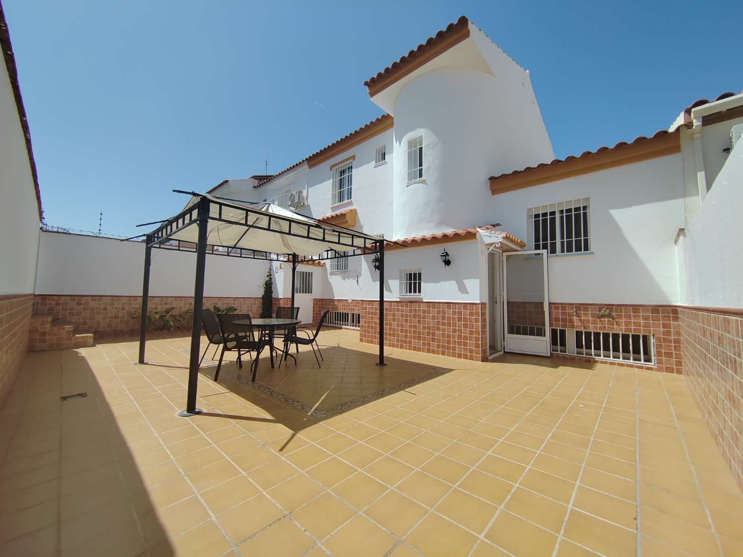 Unfurnished Townhouse in El Limonar for Long-Term Rental