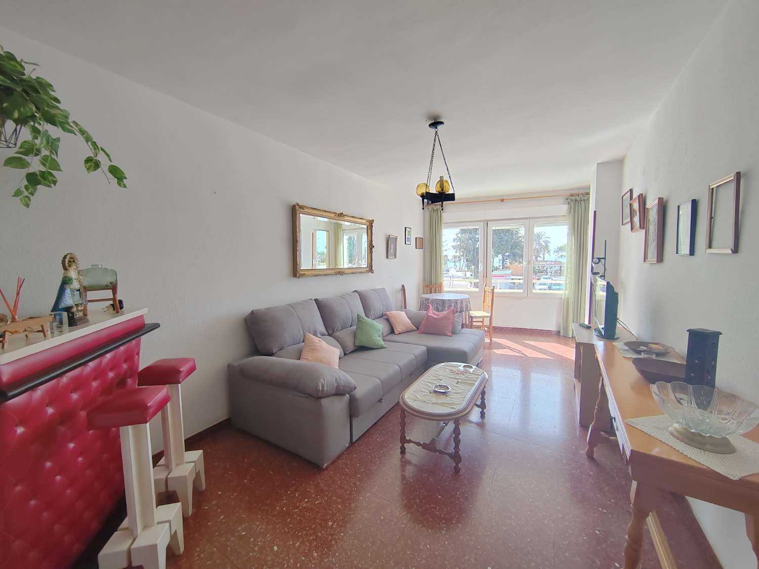 Frontline beach apartment in the center of Torre del Mar