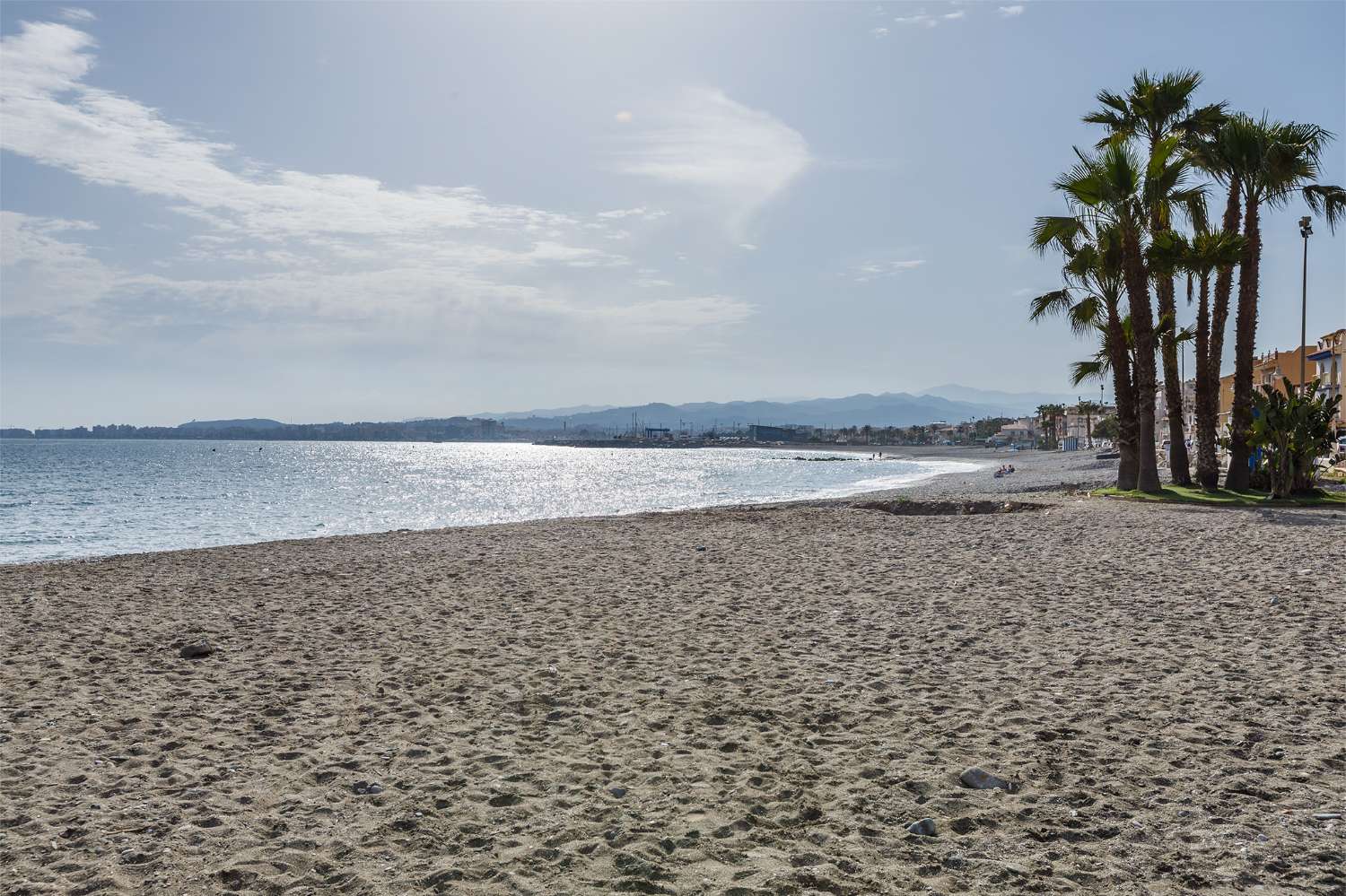 Långtidsuthyrning vid första strandlinjen i Algarrobo Beach