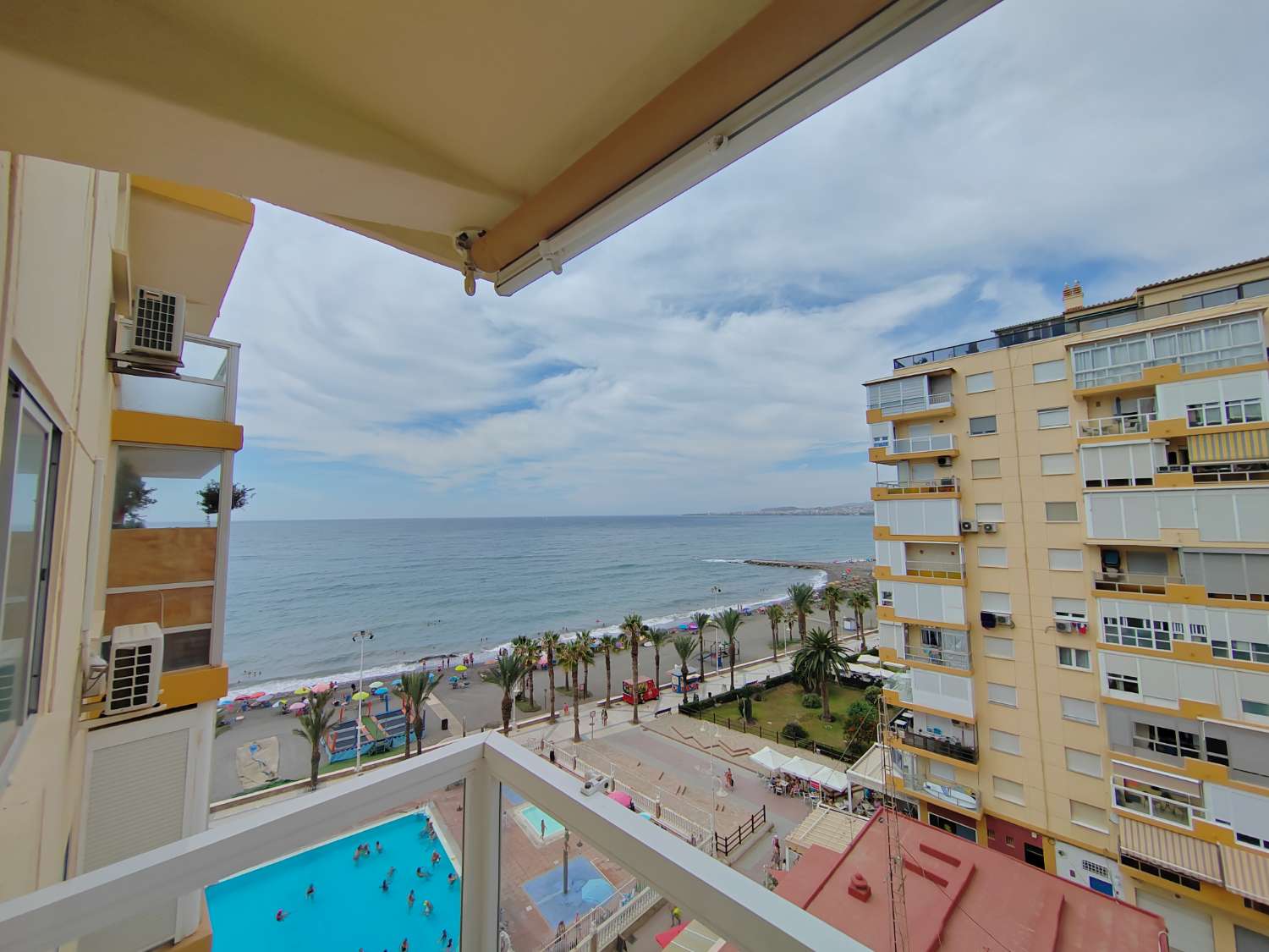 Långtidsuthyrning vid första strandlinjen i Algarrobo Beach