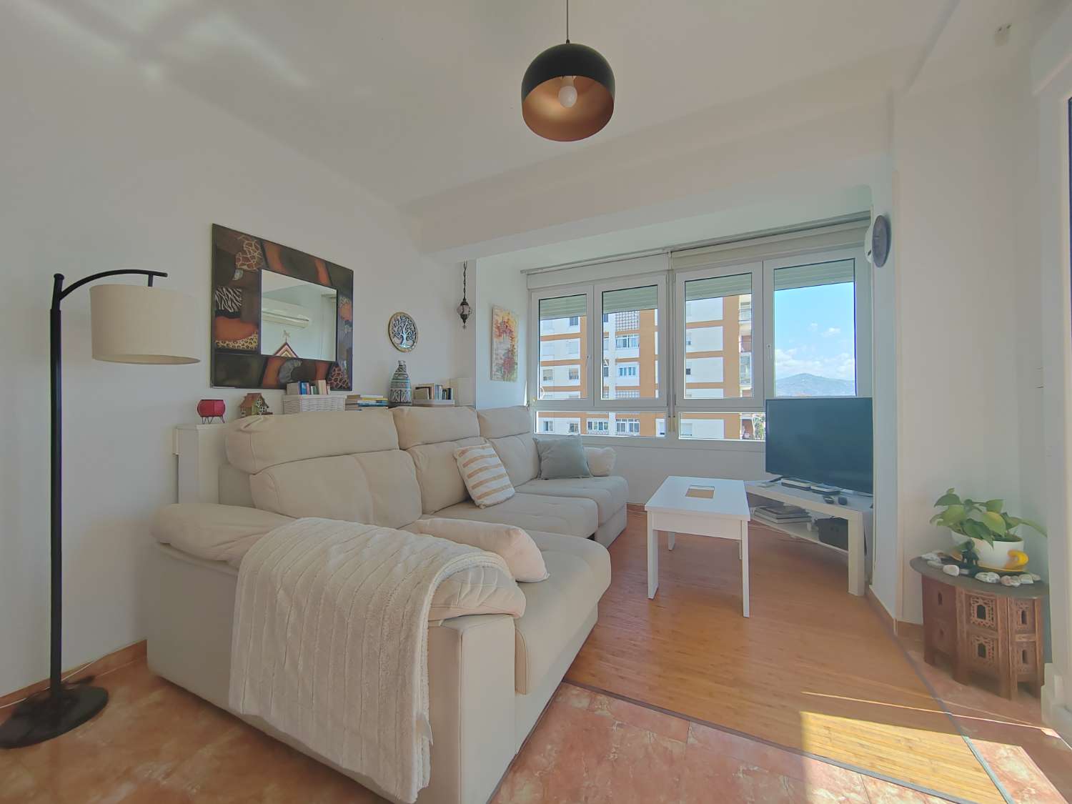 Long-Term Rental Apartment on Paseo de Larios, Torre del Mar: Unbeatable Location with Stunning Views