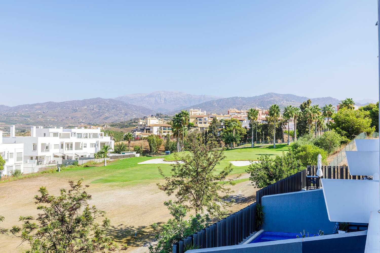 Exklusives Luxus-Reihenhaus im Baviera Golf, Caleta de Vélez – Blick auf den Golfplatz