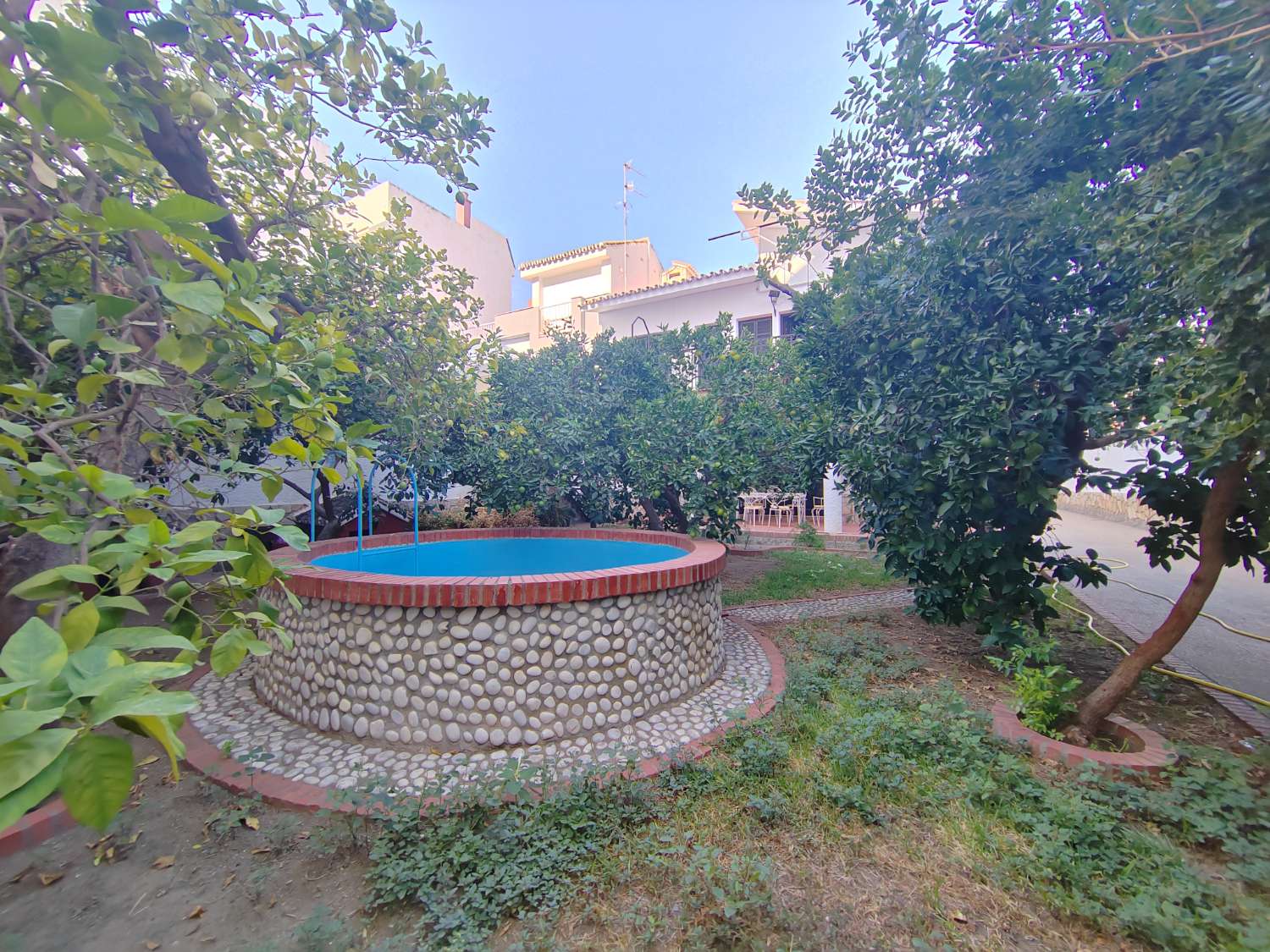 Detached house with parking in the center of Vélez-Málaga – 229 m² built on a 344 m² plot