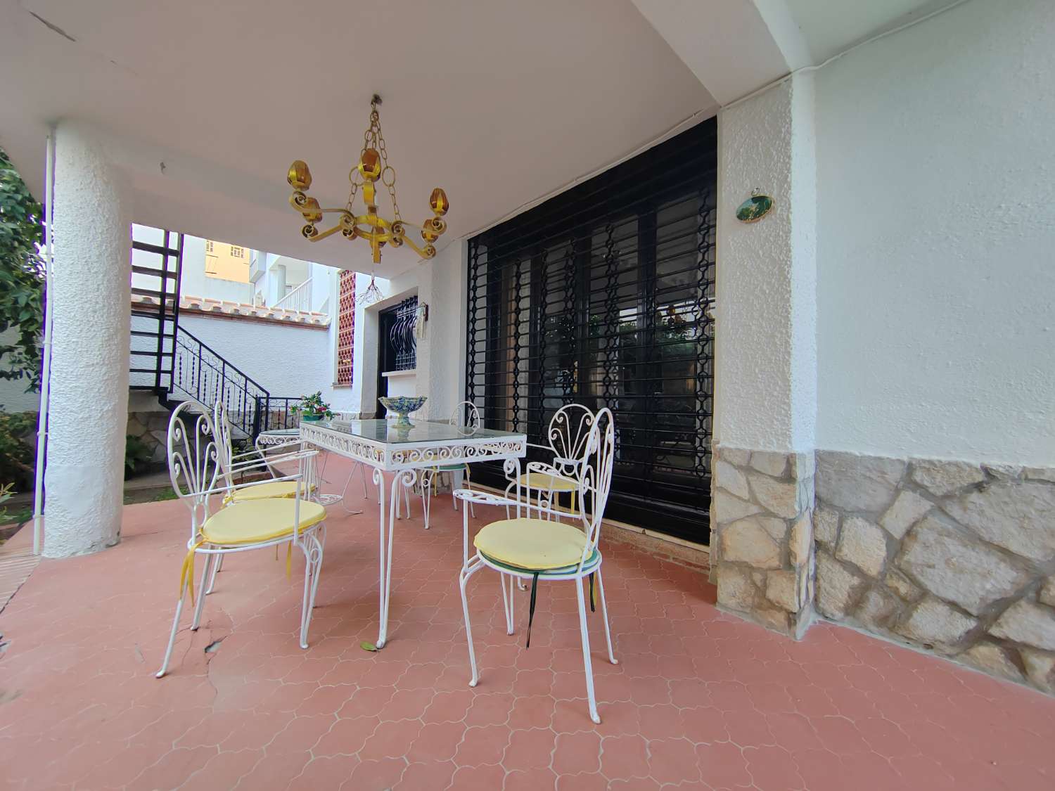 Detached house with parking in the center of Vélez-Málaga – 229 m² built on a 344 m² plot