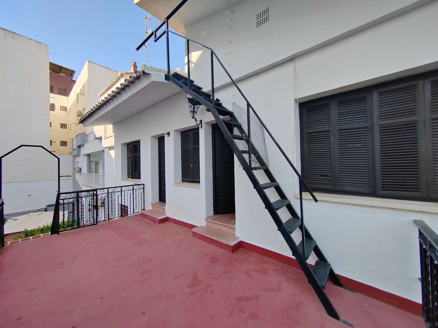 Fristående hus med parkering i centrala Vélez-Málaga – 229 m² byggt på en tomt på 344 m²