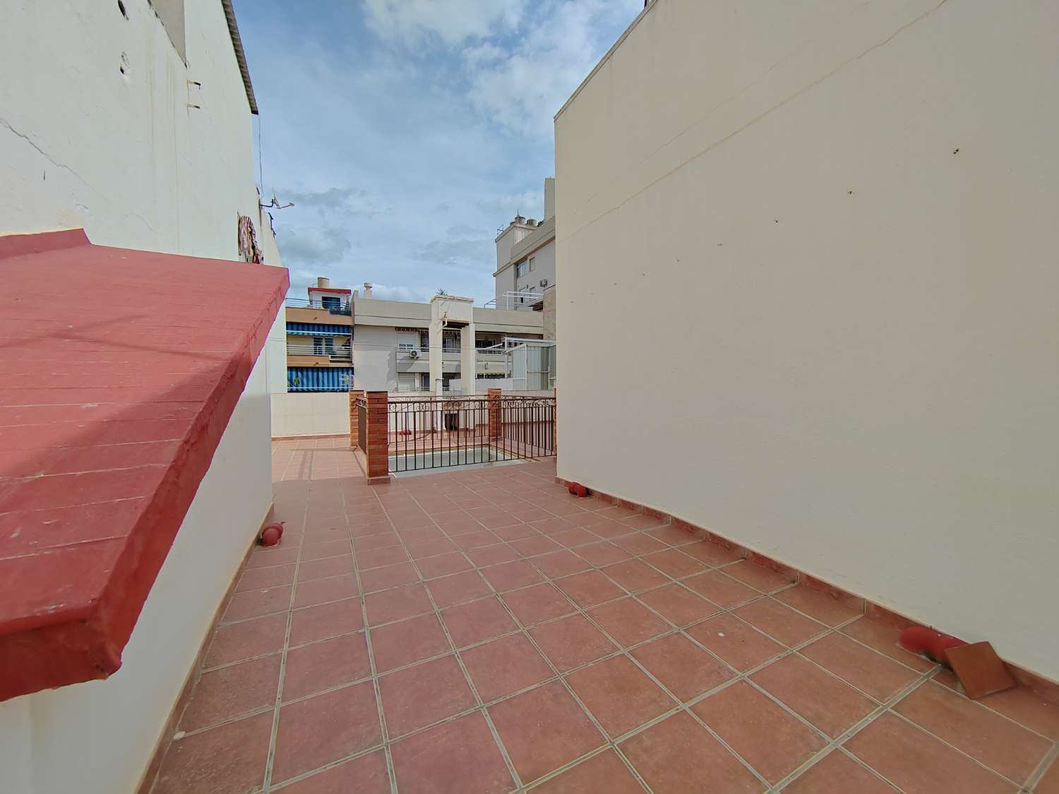 Maison indépendante à vendre à Torre del Mar – À quelques mètres de la plage et du centre-ville.