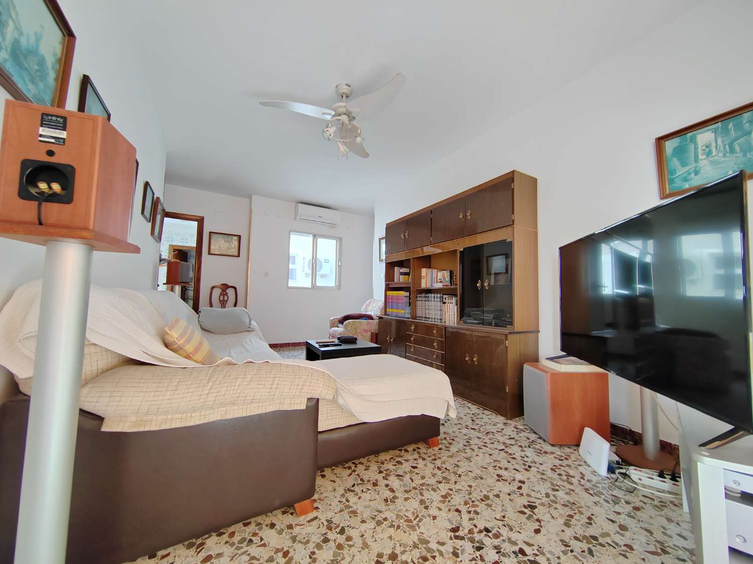 House for sale in Torre del Mar – Just a few meters from the beach and the town center.