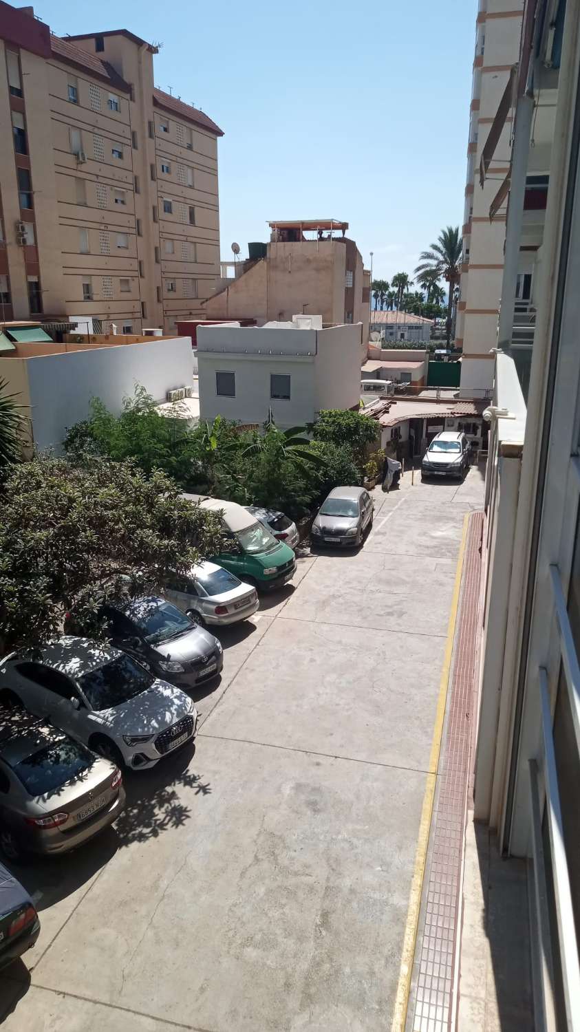 Apartment 200 meters from the beach with private parking